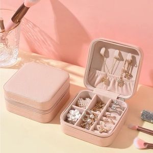 Travel jewelry box